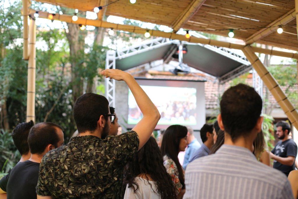 Encontro cultural no jardim do Terra Mamma