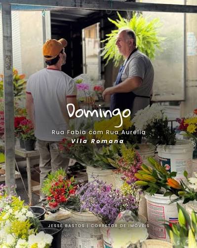 Barracas de feira livre com frutas e verduras na Vila Romana