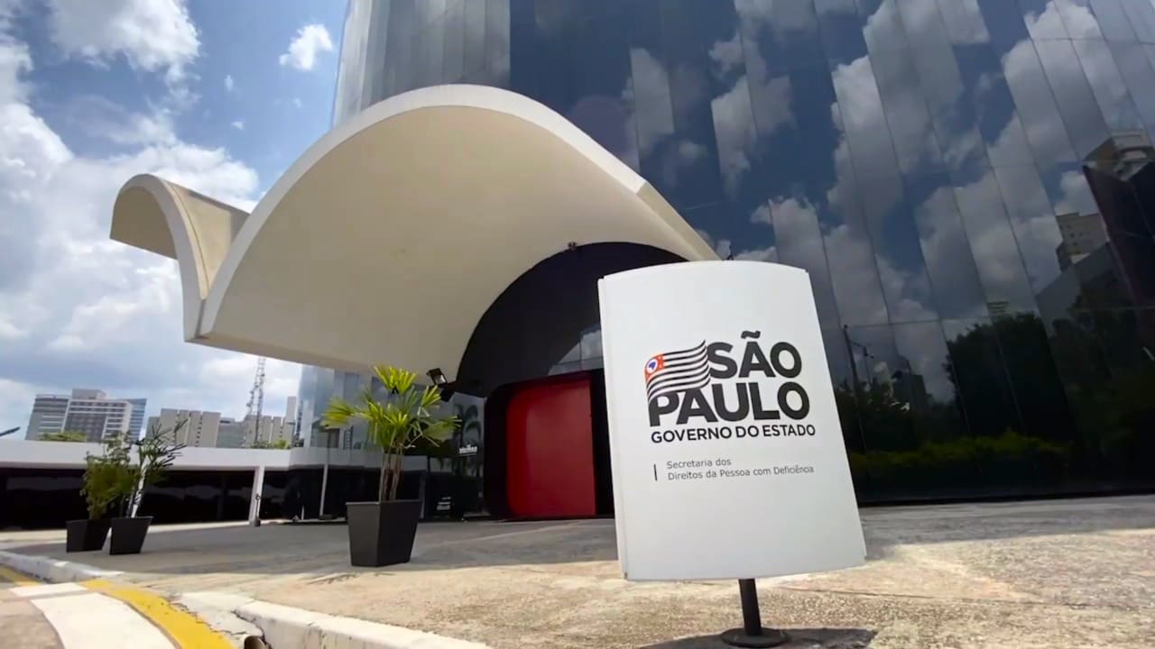 Foto histórica da entrada do prédio que abriga o Museu da Inclusão