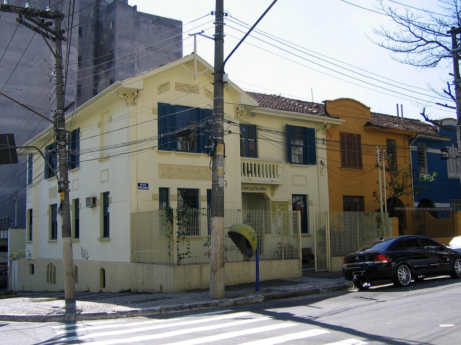 Casa Mário de Andrade e os sobrados vizinhos em 2008, antes das intervenções mais recentes no museu.