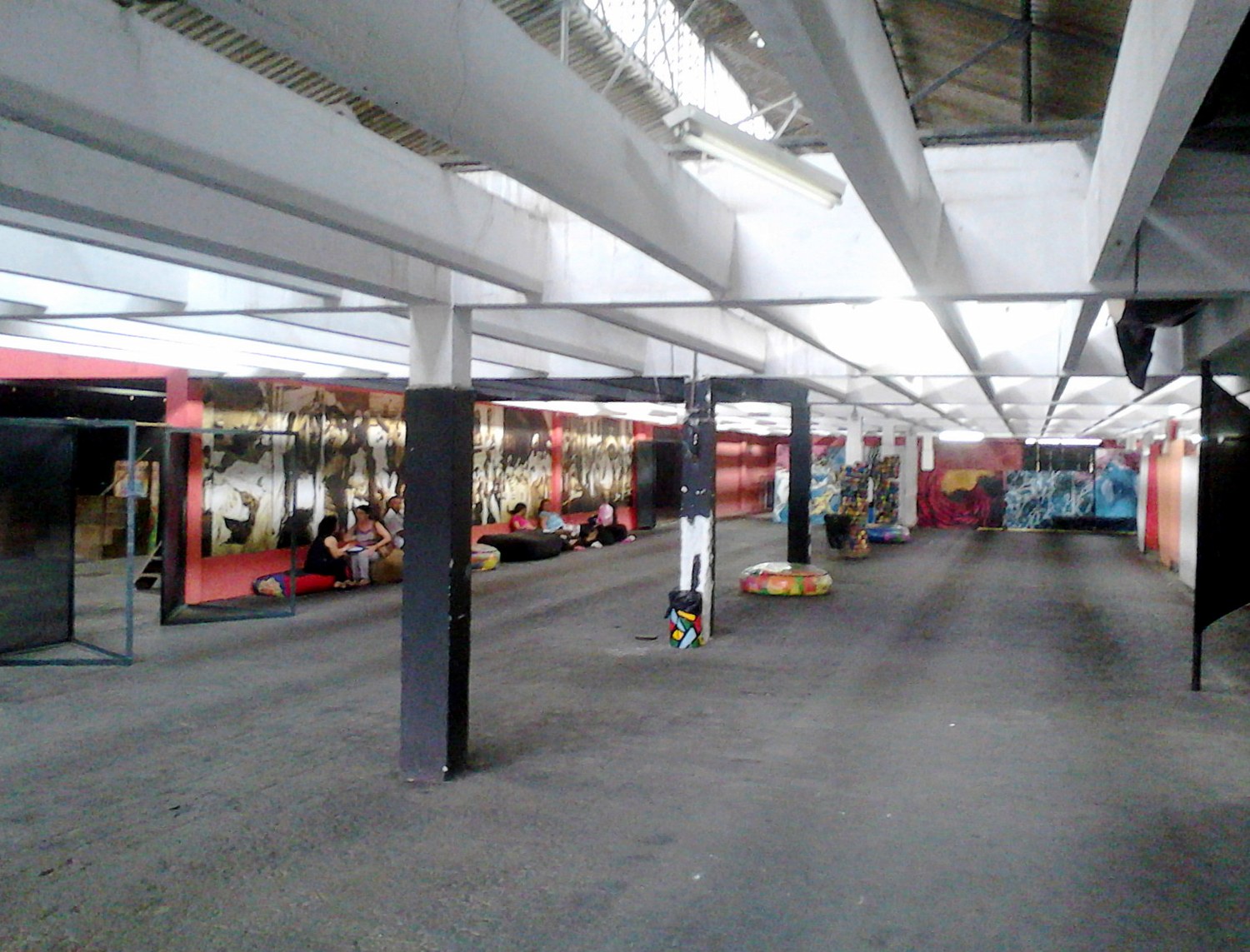 Interior do Tendal da Lapa em 2012, já ocupado como espaço cultural.